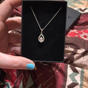 NEW IN THE BOX KAYS NECKLACE 🤩